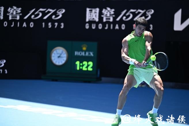 阿尔卡拉斯3-0完胜保罗 连续三年闯进澳网男单8强