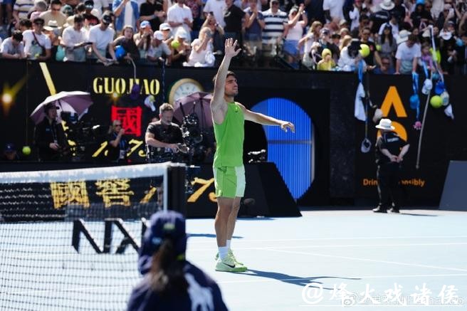 阿尔卡拉斯3-0完胜保罗 连续三年闯进澳网男单8强