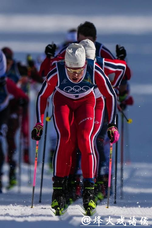 冬奥会越野滑雪男子双追逐 挪威选手克莱博夺冠