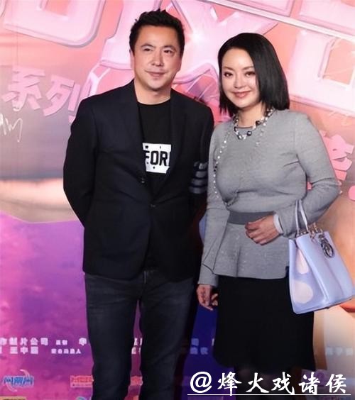 看了王中磊老婆，才懂家花比野花香，53岁王晓蓉身材颜值双在线